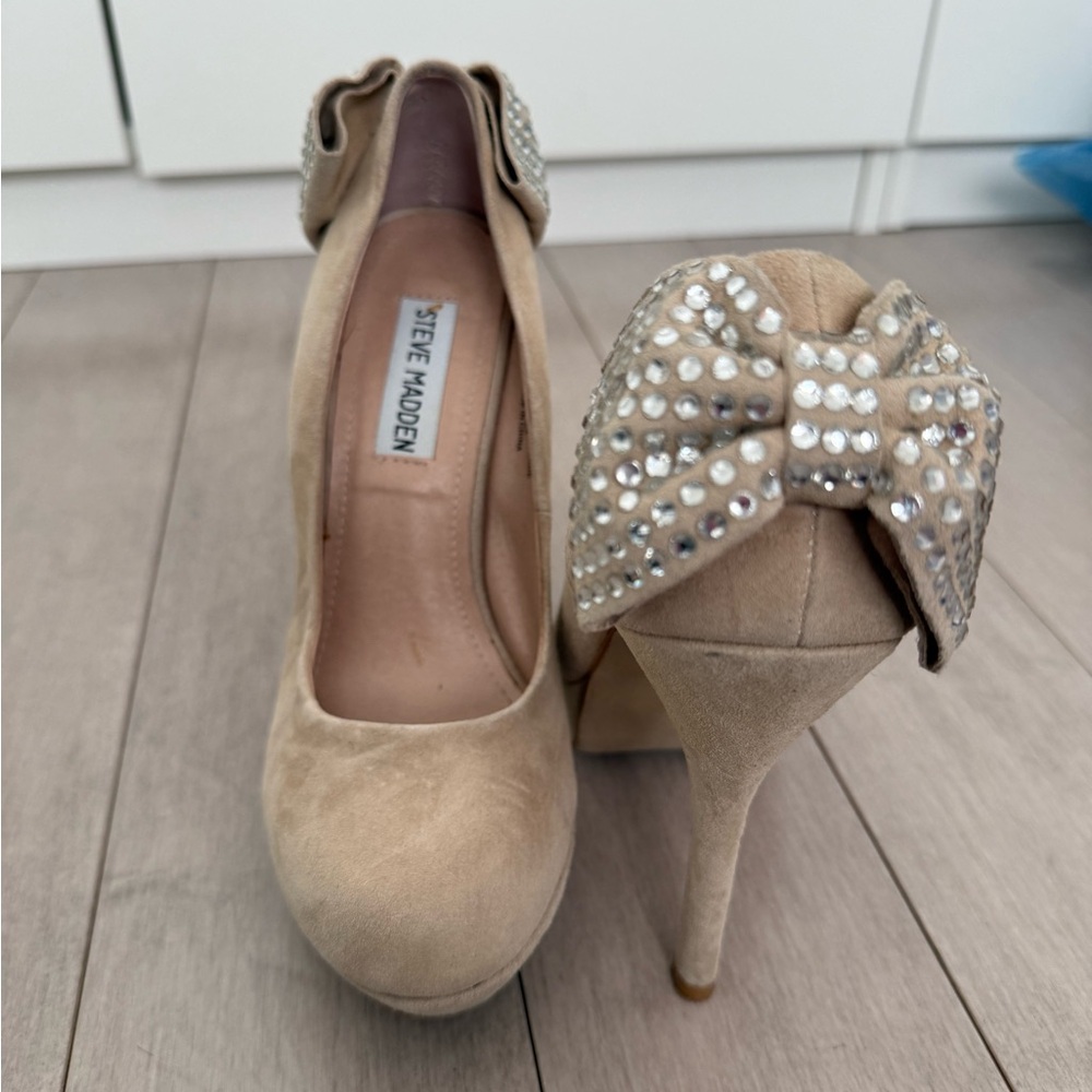 Steve Madden Tan Rhinestone Bow Heels